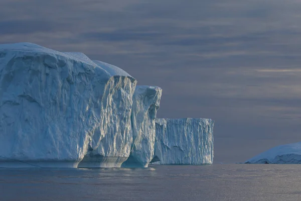 Sun Reflections Big Icebergs Floating Sea — Stok fotoğraf