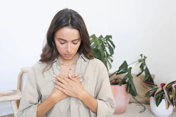 Woman Meditating Home Healing Spirituality — Stock Photo, Image