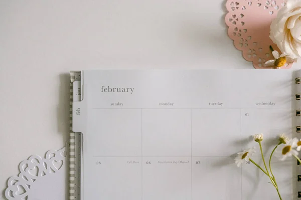 2023 blank calendar open to February