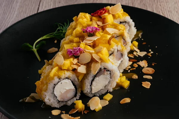 Sushi Rolls Mango Nuts — Foto de Stock