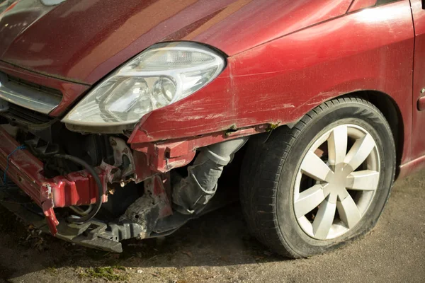 Wrecked Car Damaged Transport Crumpled Metal Wheel Headlight — Stock Photo, Image