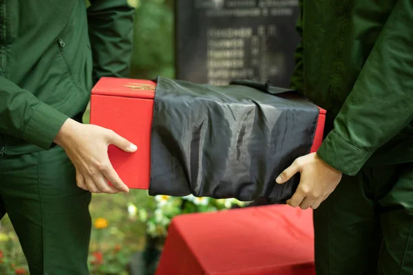 Погребение Останков Солдата Церемония Захоронения Героя Войны — стоковое фото