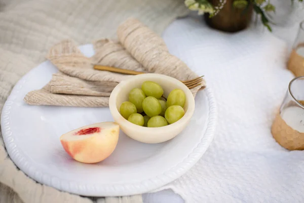 Plate Green Grapes Peach Picnic Blanket — Stock Photo, Image