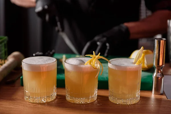 Bartender Preparing Decorating Cocktails Bar Profession Concept — Φωτογραφία Αρχείου