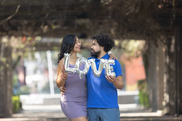 Mexican Young Couple Holding Love Balloon — Stok fotoğraf