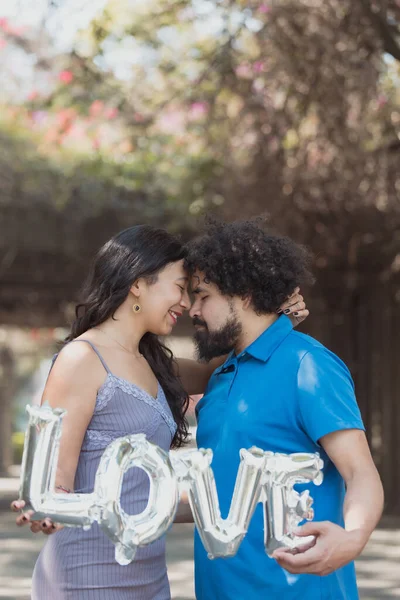 Face Face Mexican Young Couple Real Love — Stockfoto