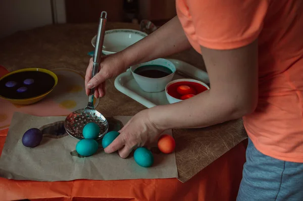 Woman Paints Easter Eggs Spring Holiday — Zdjęcie stockowe