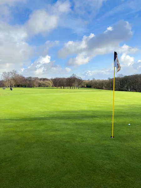 Flag Hole Golf Club Blue Sky Summers Day Some — Stock Photo, Image