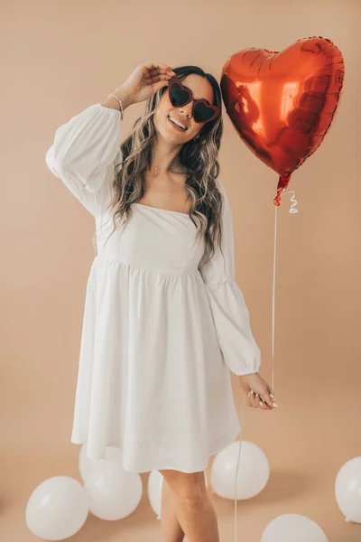 Happy Young Woman Holding Red Heart Helium Balloon Sunglasses — Stock Photo, Image