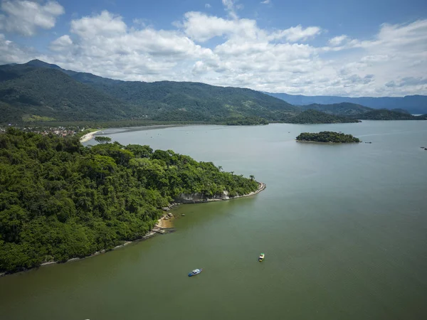 Hermosa Vista Aérea Montaña Verde Selva Tropical Orilla Del Océano —  Fotos de Stock