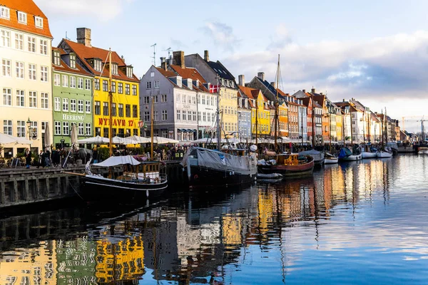 Hus Och Båtar Nyhavn Gata Köpenhamn — Stockfoto