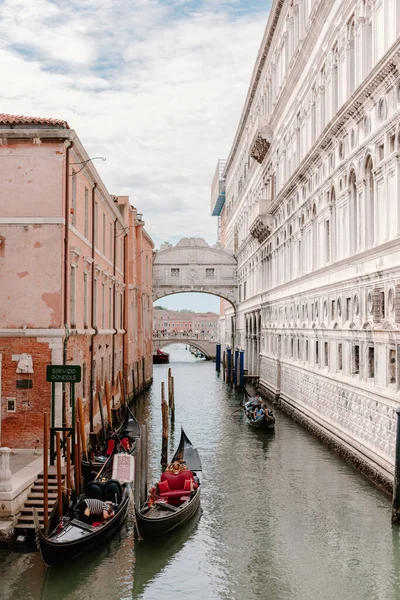 阳光灿烂的意大利威尼斯的叹息桥 — 图库照片