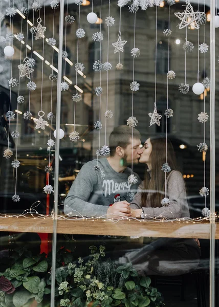 Couple Love Kissing Date Cafe Winter — Stock Photo, Image