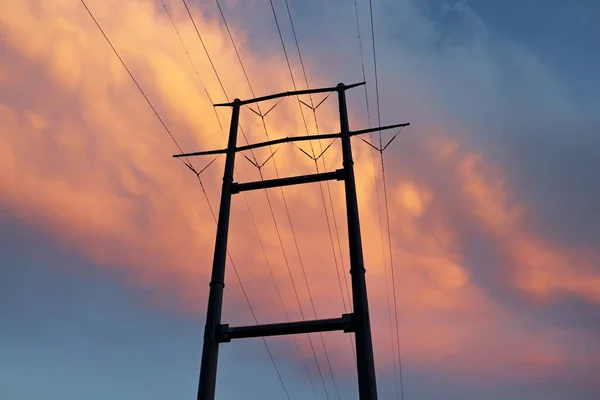 Silhouette Sunset Powerlines Con Nuvole Rosa Arancione — Foto Stock