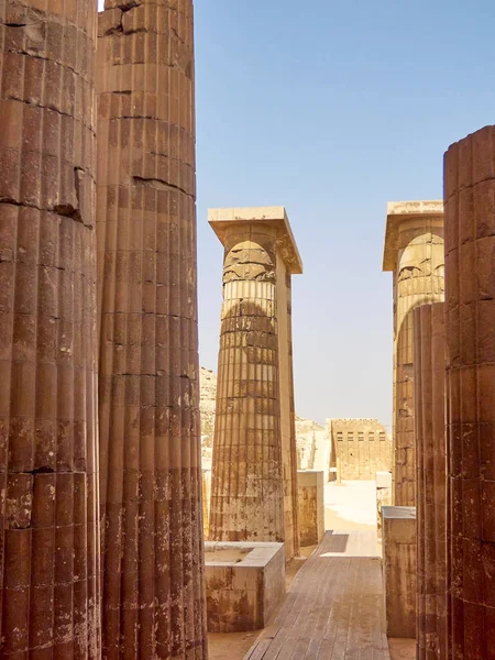 Güneşli Bir Günde Djoser Basamağı Piramidinin Kısmının Manzaraları — Stok fotoğraf