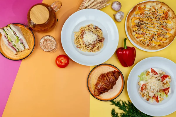Italian Pasta Pizza Caesar Salad Bright Backgrounds Mockup Text Insertion — Foto de Stock