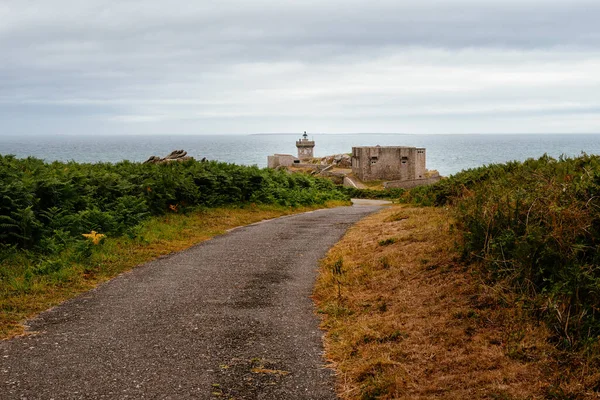 Scenic View Lonely Road Old Castle Sea Cloudy Sky Kermorvan — Stock Photo, Image
