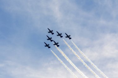 Breitling jet team formation at Aerolac with smoke trail