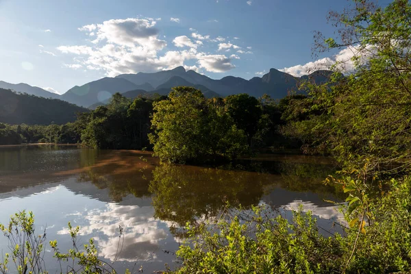 Hermoso Paisaje Montañas Selva Atlántica Lago Salvaje Dentro Del Estado — Foto de Stock