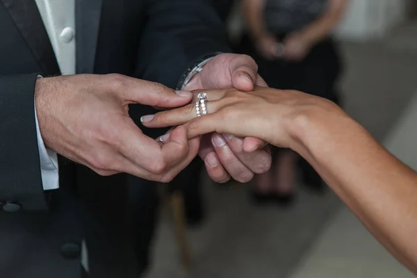 Свадебные Кольца Жених — стоковое фото