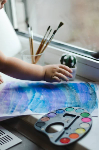Mano Los Niños Para Dibujar Con Pinturas —  Fotos de Stock