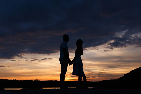 Couple Standing Holding Hands Summer Sunset — Stockfoto