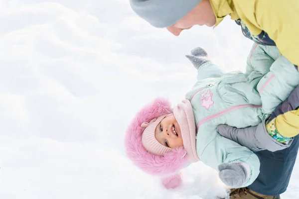 Pai Filha Ano Idade Criança Caminhada Parque Nevado — Fotografia de Stock