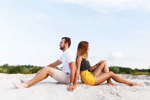 Young Couple Love Sitting Sandy Beach Vacation — ストック写真