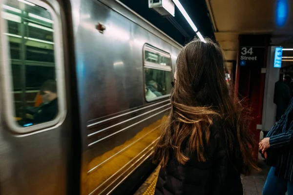 Woman Standing Next Subway Train New York — Stock Photo, Image