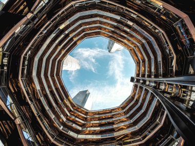 The Vessel 'ın iç mekanı Hudson Yards, NYC' de...