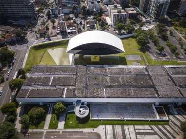 Oscar Niemeyer 'in Curitiba' daki modern mimari müzesi, Paran, Brezilya 'nın başkenti. 