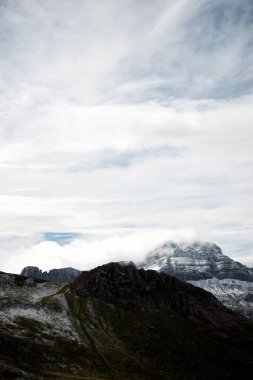 Pireneler 'deki Canfranc Vadisi' ndeki tepeler