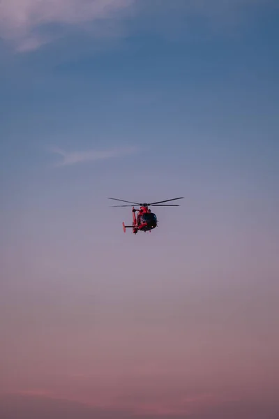 Hélicoptère Dans Ciel Ciel Coucher Soleil — Photo
