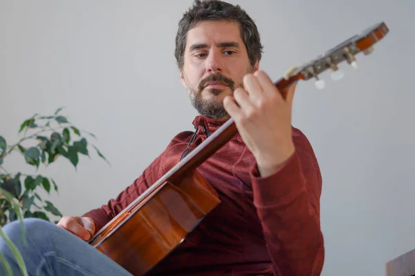 Jonge Gitarist Zijn Spaanse Gitaar — Stockfoto