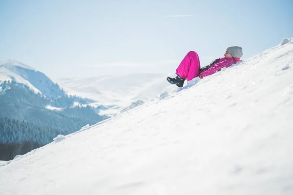 Winter Sliding Girl Steep Slope Mountains — Stock Photo, Image