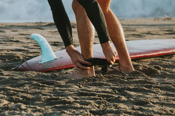 Surfer Bereidt Zich Voor Oceaan Gaan — Stockfoto