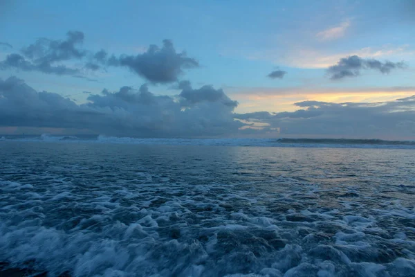 Zonsondergang Kleuren Wolken Boven Oceaan Bali — Stockfoto