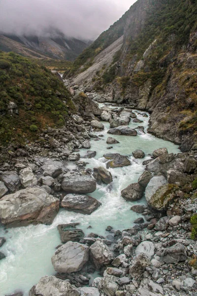 Eau Glaciaire Qui Coule Travers Les Montagnes Nouvelle Zélande — Photo