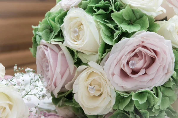 Bride Rose Bouquet — Stock Photo, Image