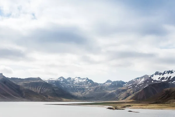 壮大なアイスランドのロードトリップの観光スポット — ストック写真
