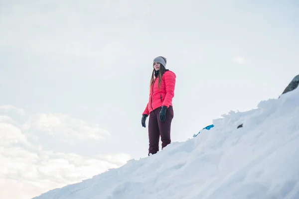 Mulheres Montanha Íngreme Inverno — Fotografia de Stock