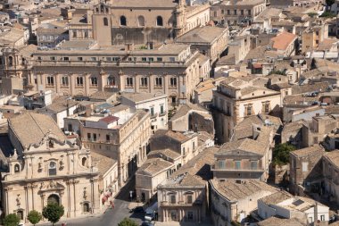 Scicli 'nin hava manzarası, Complesso della Santa Croce, Ragusa Eyaleti, Sicilya, İtalya