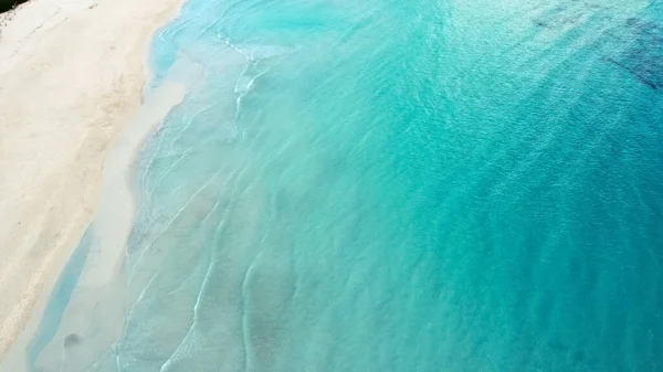 Akdeniz Deki Doğal Cennet Kumsalının Insansız Hava Aracı Görüntüsü Kristal — Stok fotoğraf