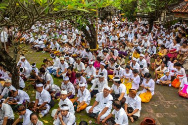 Pura Dalem Desa Timbrah 'da Usaba Sumbu töreni.