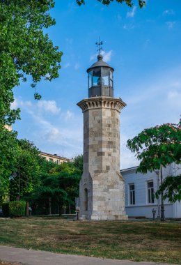 Köstence, Romanya 07.09.2019. Romanya 'nın Köstence kentindeki Old Lighthouse, güneşli bir yaz sabahında 