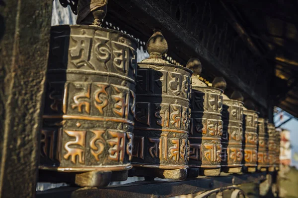 Βουδιστικές Ρόδες Προσευχής Στο Ναό Monkey Στο Κατμαντού Του Νεπάλ — Φωτογραφία Αρχείου