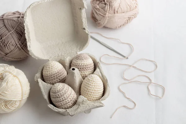 Set Cute Easter Crocheted Eggs Pastel Color Striped Pattern Eggbox — Stock Photo, Image