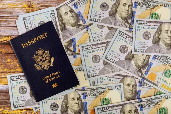 American Passport Primer Plano Dólares Americanos Dinero —  Fotos de Stock