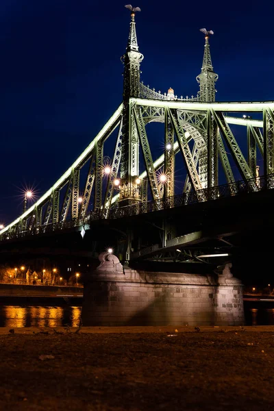 Liberty Bridge Boedapest Nachts Brug Steekt Danubius — Stockfoto