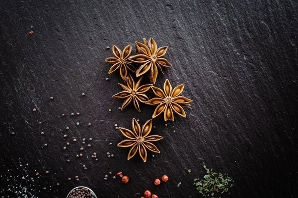 Star Anise Spices Chopping Board — Stock Photo, Image